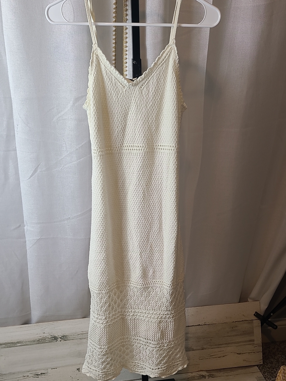 Freshman 1996 V-neck maxi dress features cream crochet detailing and adjustable